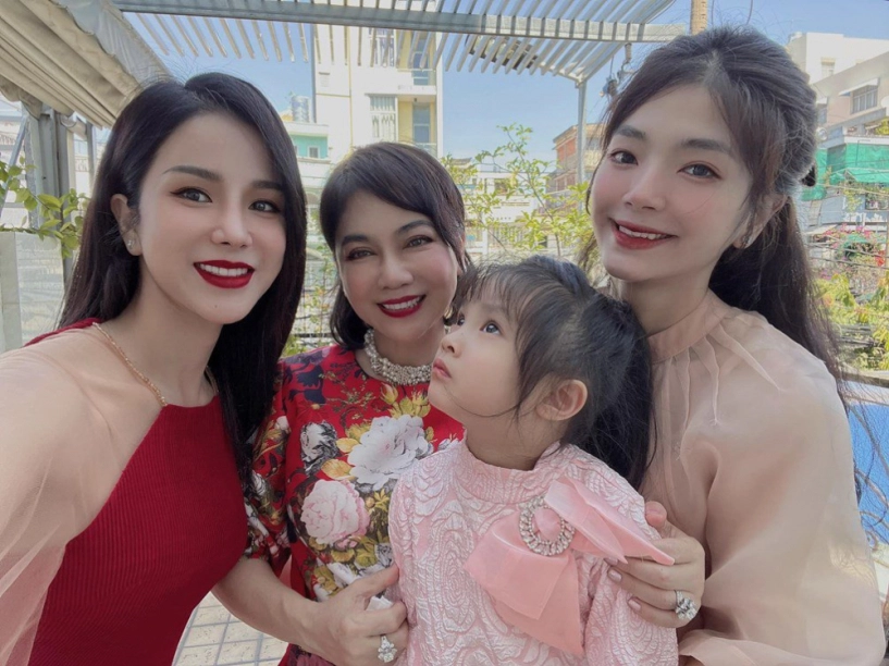 Diệp lâm anh hội ngộ mẹ chồng và em dâu nhan sắc cả nhà được khen ngợi không ngớt - 6
