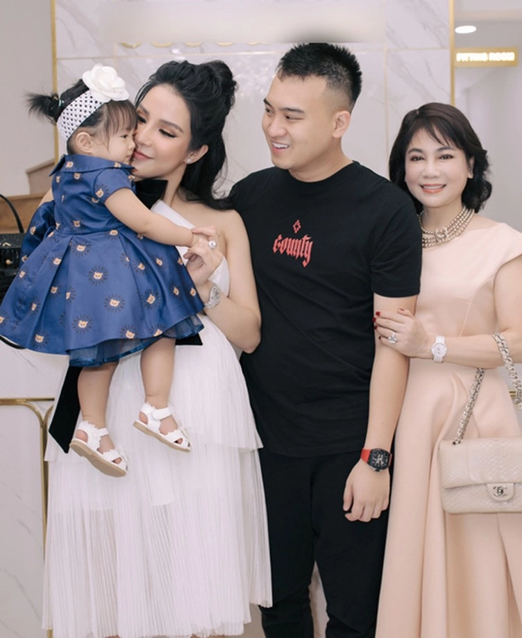 Diệp lâm anh hội ngộ mẹ chồng và em dâu nhan sắc cả nhà được khen ngợi không ngớt - 10