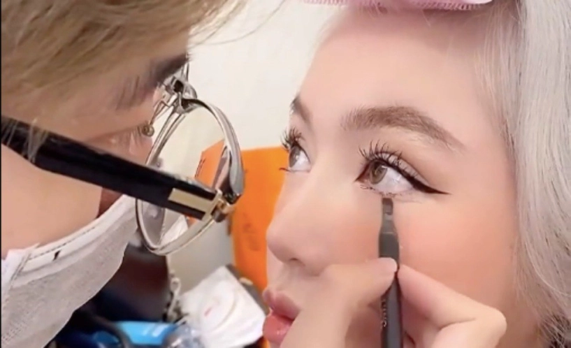 Đu trend make-up tiktok mắt mệt mỏi mỹ nhân việt khác lạ nhận không ra - 10