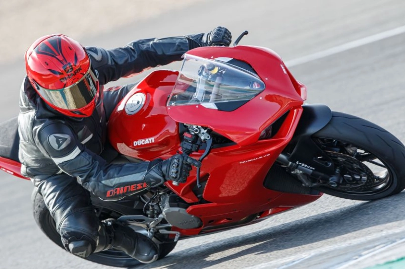 Ducati panigale v2 2020 sẽ ra mắt tại malaysia với giá dưới 680 triệu vnd - 1