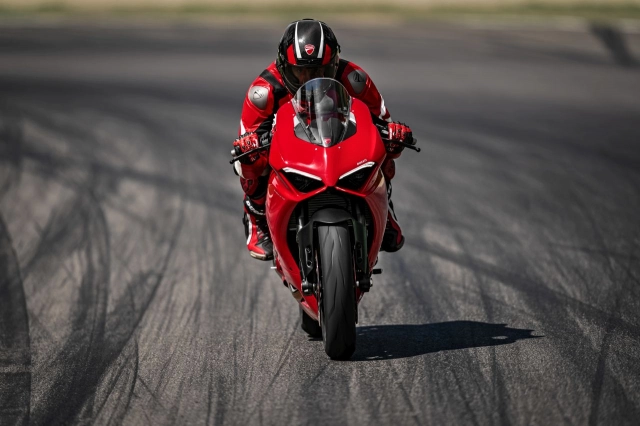 Ducati panigale v2 chuẩn bị ra mắt đná trong vài ngày tới - 3