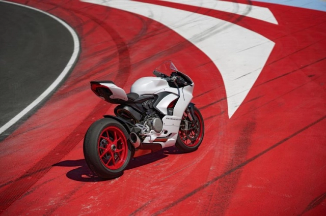 Ducati panigale v2 chuẩn bị ra mắt đná trong vài ngày tới - 5