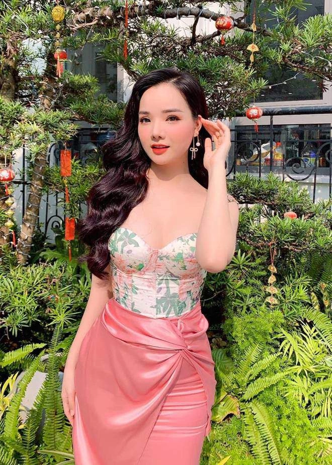Hotgirl bóng đá vtv đi làm hớp hồn giám đốc sinh con xong ở nhà 40 tỷ - 3