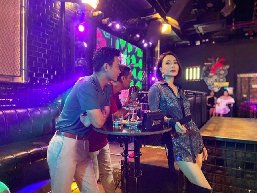 Khi gái xinh vũ trụ vtv lên đồ đi bar bảo thanh vượt mặt quỳnh nga khả ngân - 10