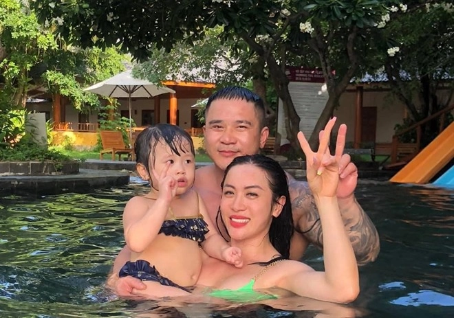 Mỹ nữ việt nặng 84kg lúc mang thai đẻ con xong liền bị gạ 300 triệuđêm vì quá nóng bỏng - 14