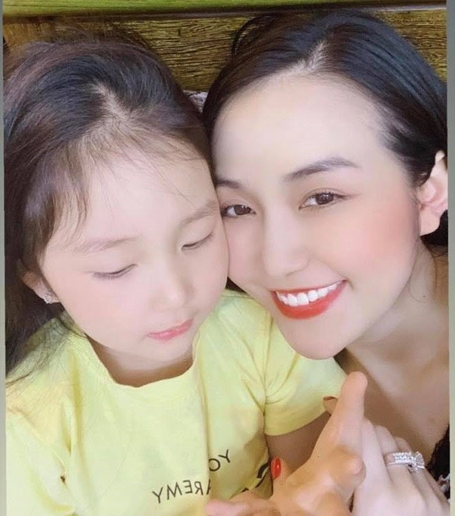 Ngưng ca hát ở nhà nấu cơm rửa bát chăm con tuấn hưng được cô con gái xinh hệt mẹ - 4