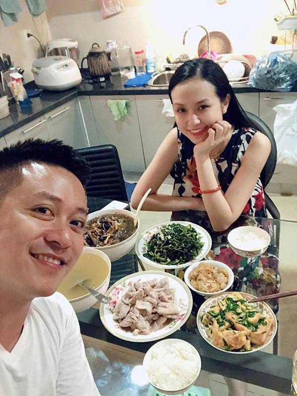 Ngưng ca hát ở nhà nấu cơm rửa bát chăm con tuấn hưng được cô con gái xinh hệt mẹ - 9