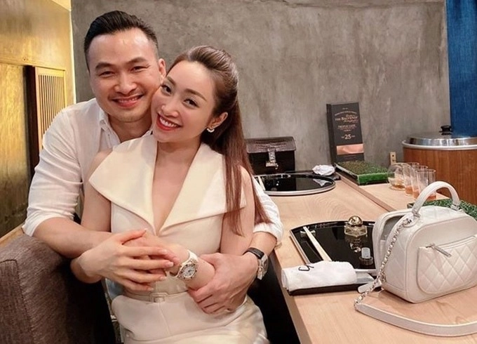 Nữ ceo đẹp ngang ngọc trinh lấy chồng hơn 16 tuổi con riêng của chồng nhận xét thế này - 13