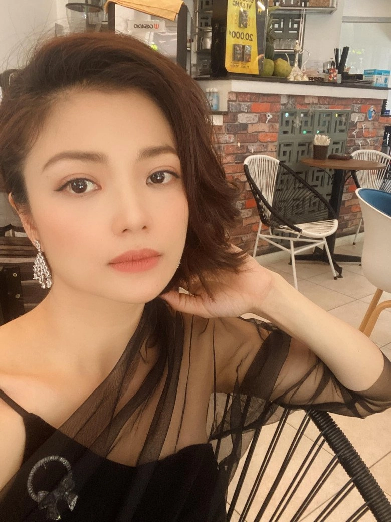 Nữ diễn viên làm vợ mạnh trường ngoài đời u41 trẻ như gái đôi mươi có con trai 9 tuổi - 3
