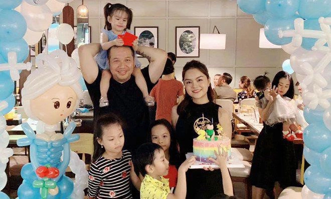 Phạm quỳnh anh quang huylàm sinh nhật cho con sau 3 năm ly hôn cùng chụp ảnh gia đình - 15