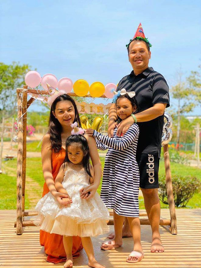 Phạm quỳnh anh quang huylàm sinh nhật cho con sau 3 năm ly hôn cùng chụp ảnh gia đình - 17