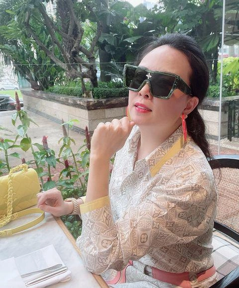Phượng chanel xách túi 2600 euro đựng hoa bưởi đẳng cấp đại gia xứ thanh - 7
