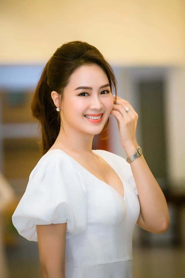 Quanh năm thả tóc bồng bềnh được khen trẻ hồng diễm 1 phút búi tóc bị chê già - 10