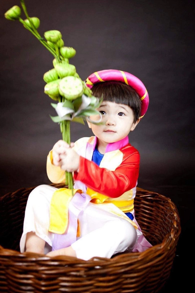 Xưa diễn hài thúy nga thích vẽ lông mày xệ con gái chào đời y chang vai diễn của mẹ - 2