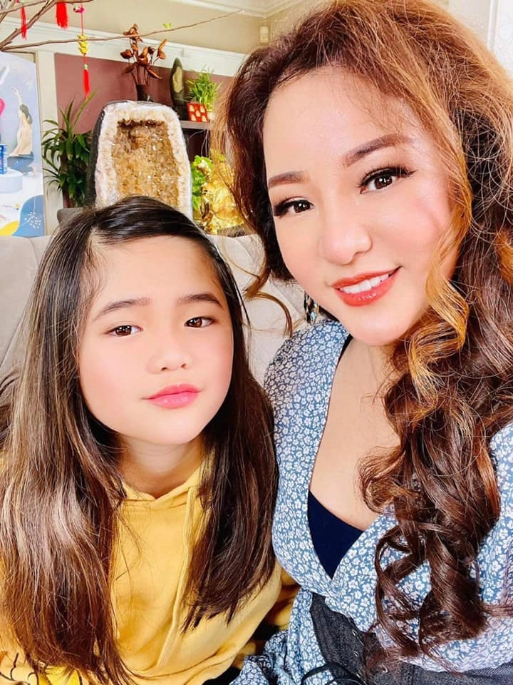 Xưa diễn hài thúy nga thích vẽ lông mày xệ con gái chào đời y chang vai diễn của mẹ - 7