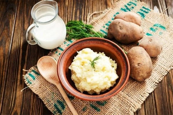 15 cách làm mặt nạ khoai tây giúp dưỡng da trắng sáng mịn màng - 2