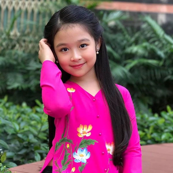 Ăn mặc hiện đại nhưng thiên thần bảo ngọc vẫn không bỏ quên chiếc áo cội nguồn này - 19