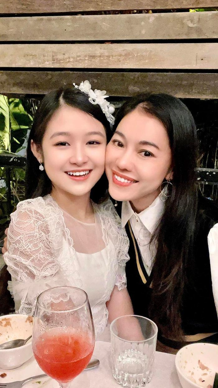 Bảo ngọc thân thiết với gia đình người đàn bà quyền lực vương miện hoa hậu nắm chắc trong tay - 1