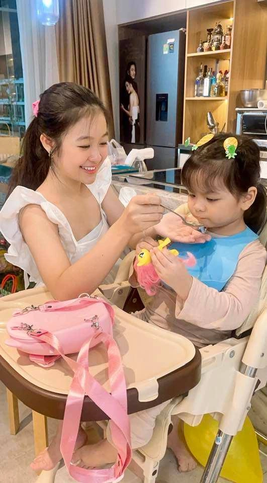 Bảo ngọc thân thiết với gia đình người đàn bà quyền lực vương miện hoa hậu nắm chắc trong tay - 2