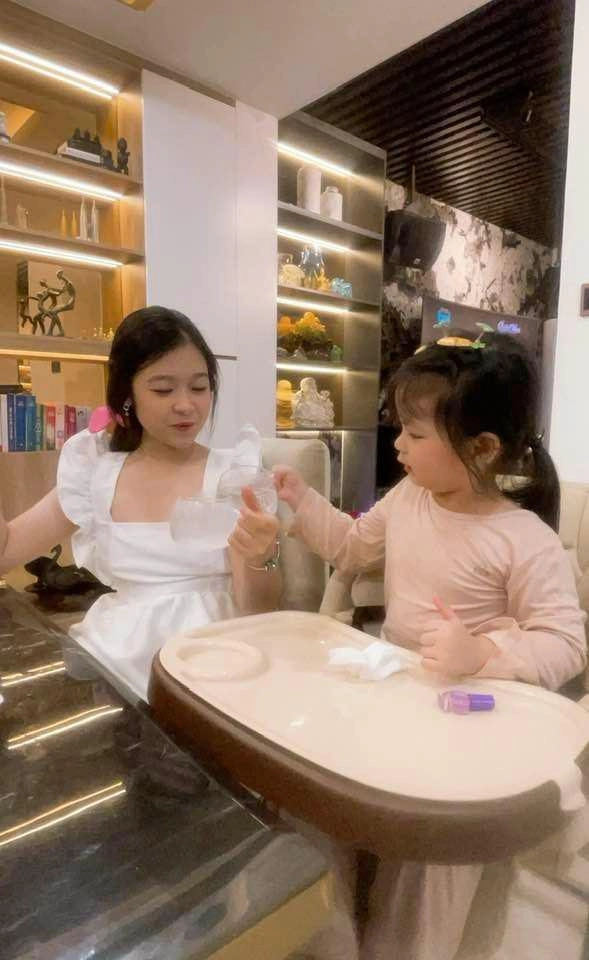 Bảo ngọc thân thiết với gia đình người đàn bà quyền lực vương miện hoa hậu nắm chắc trong tay - 3