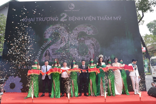 Bệnh viện thẩm mỹ thu cúc thu hút chị em phụ nữ trong ngày khai trương 2 cơ sở - 1