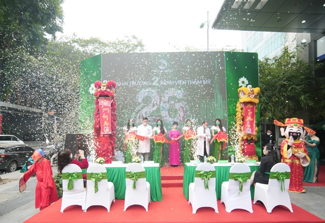 Bệnh viện thẩm mỹ thu cúc thu hút chị em phụ nữ trong ngày khai trương 2 cơ sở - 2