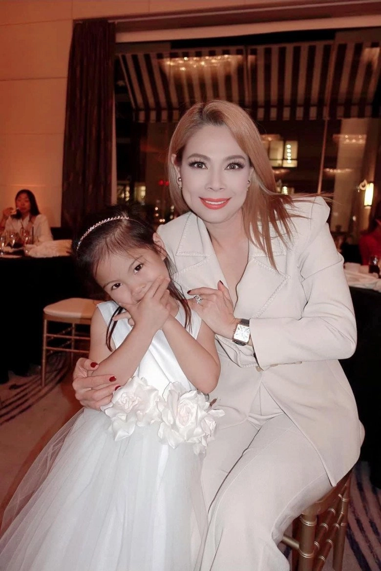 Con gái thanh thảo 4tuổi chơi môn thể thao quý tộc nhưng dàn siêu xe phía sau mới đẳng cấp - 6