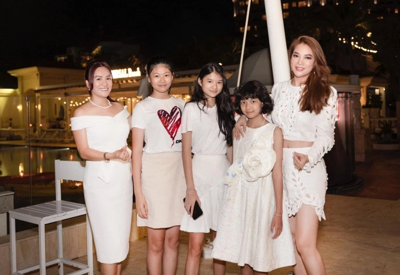 Con hà kiều anh trương ngọc ánh bình minh gặp mặt chiều cao nổi bật toàn siêu phẩm chân dài - 3
