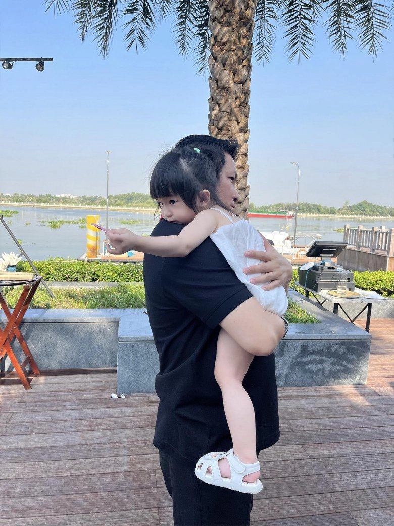 Đại gia quận 7 đoàn di băng đón con muộn 1 tiếng mua quà 50 triệu để đền bù - 6