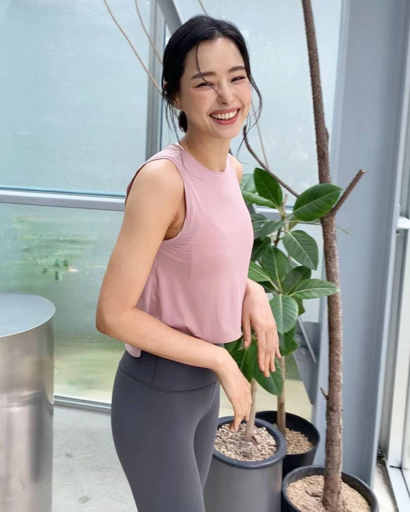 Đẳng cấp hoa hậu hàn đẹp nhất thế giới tuổi 38 mặt xinh bụng múi cuồn cuộn - 2