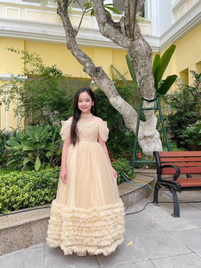 Diễn viên nhí hot nhất vtv ngoài đời giản dị không phấn son lên sàn diễn cân mọi layout makeup - 2