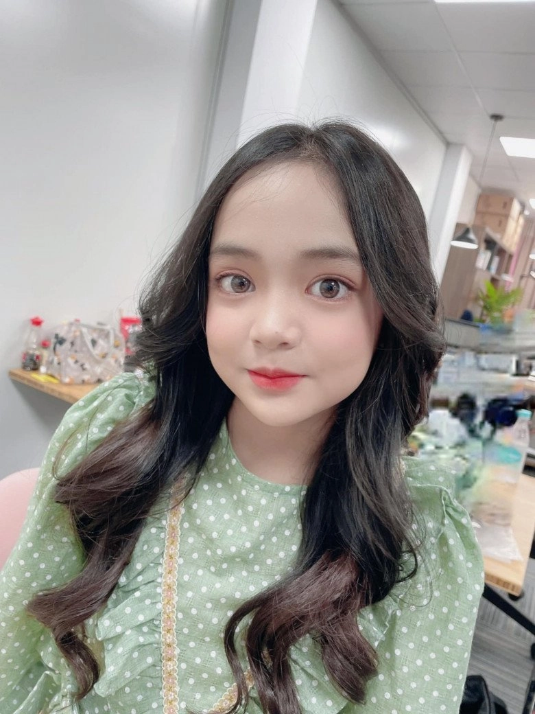 Diễn viên nhí hot nhất vtv ngoài đời giản dị không phấn son lên sàn diễn cân mọi layout makeup - 10