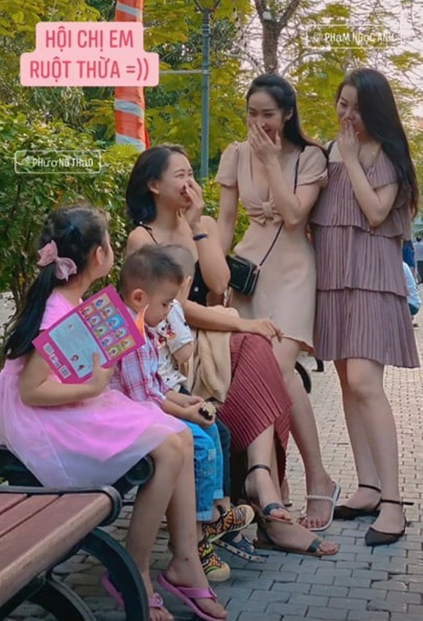Đưa con đi chơi mẹ đơn thân hà nội làm đàn ông nhìn không rời mắt vì tưởng chị gái - 2
