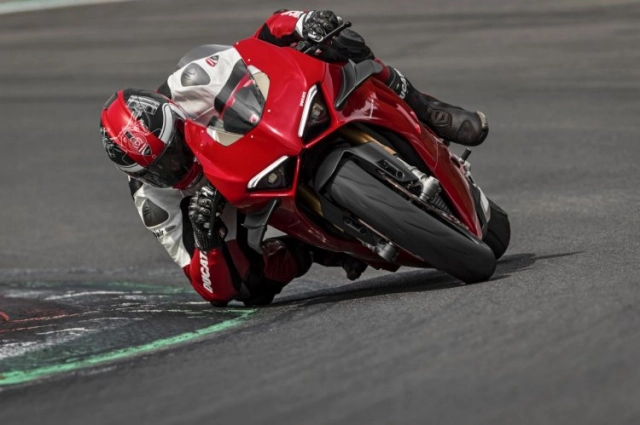 Ducati panigale v4 2020 được trang bị gói aerodynamic làm tiêu chuẩn - 1