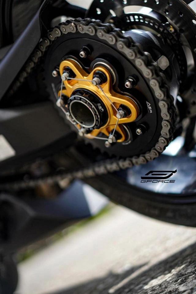 Ducati supersport 939 độ nổi bật với phong cách hoàng tộc - 8