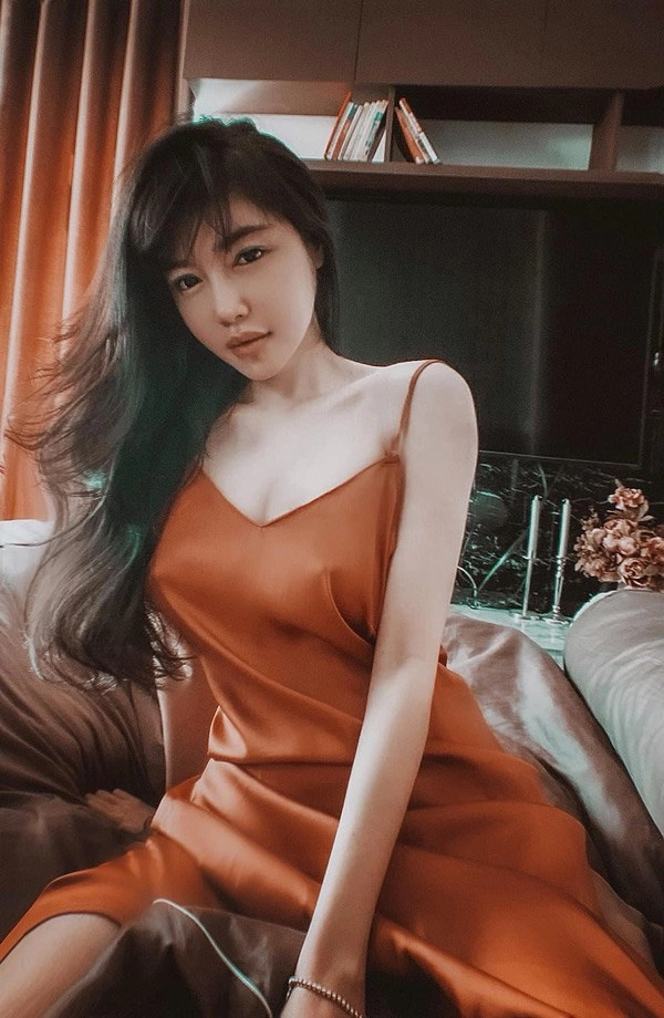 Elly trần giải thích về vòng một lưng mình gầy lắm tất cả số đo đều dồn lên phía trước - 5