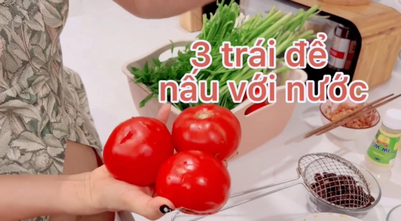 Gọi mẹ chồng là chị vợ hoàng bách tấm tắc khi vào bếp mẹ chồng số 2 không ai dám nhận số 1 - 9