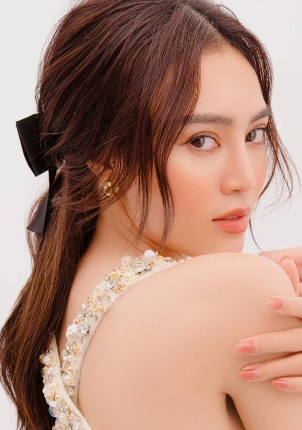 Làm điệu bằng phụ kiện của cháu gái nhan sắc lan ngọc sẽ ra sao - 15