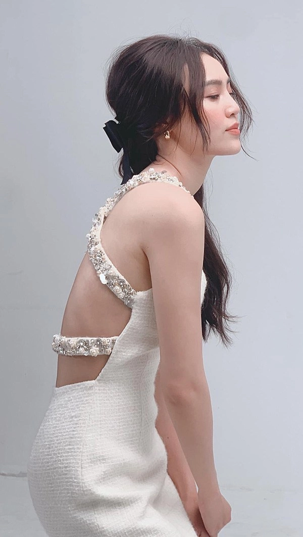 Làm điệu bằng phụ kiện của cháu gái nhan sắc lan ngọc sẽ ra sao - 16