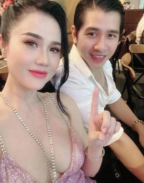 Mẫu nữ 40 tuổi vượt mặt ngọc trinh lấy chồng kém tuổi được con gái xinh đi xe 2 tỷ - 6