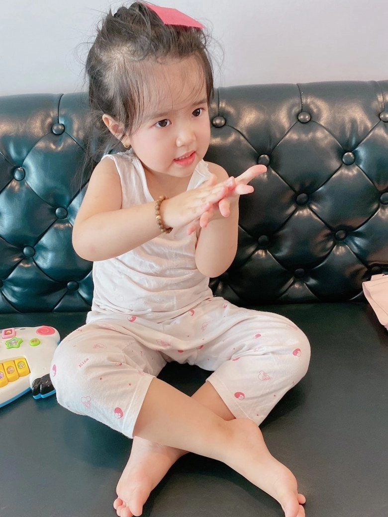 Mẫu nữ 40 tuổi vượt mặt ngọc trinh lấy chồng kém tuổi được con gái xinh đi xe 2 tỷ - 8