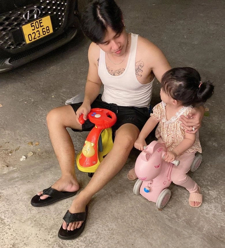 Mẫu nữ 40 tuổi vượt mặt ngọc trinh lấy chồng kém tuổi được con gái xinh đi xe 2 tỷ - 9