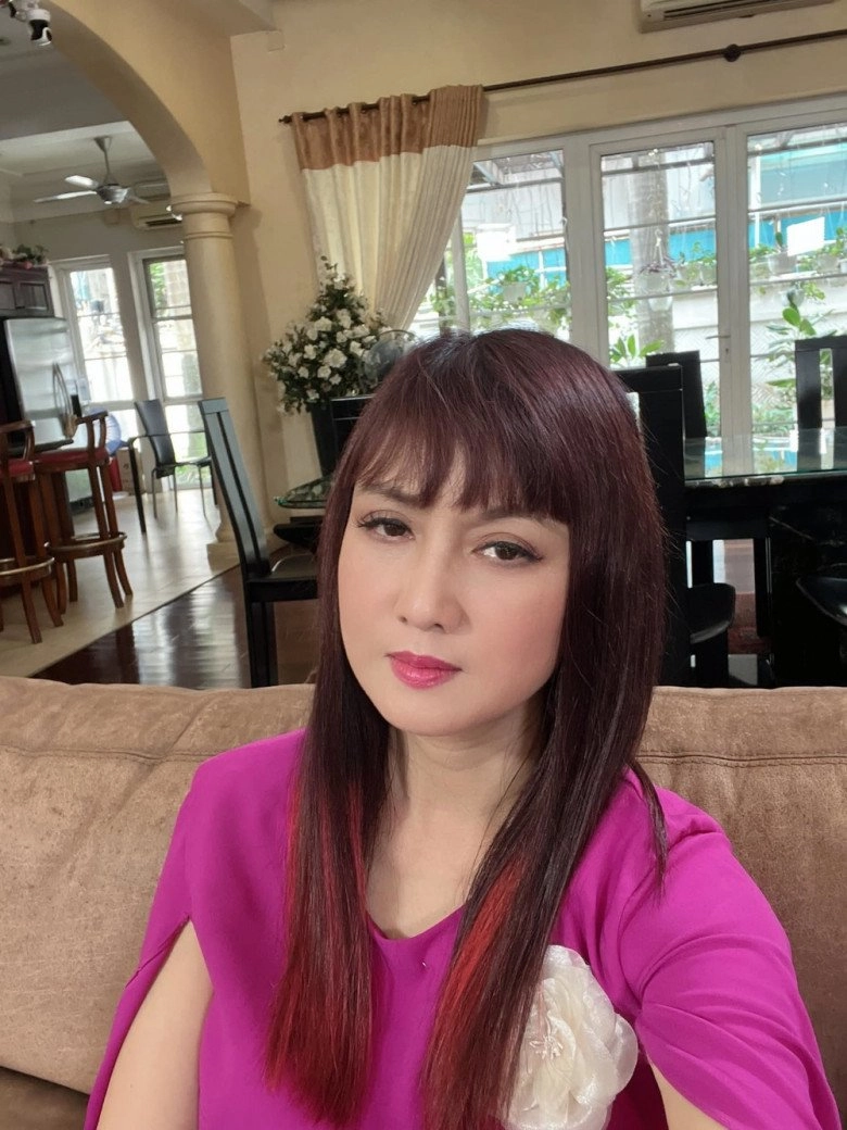 nữ hoàng ảnh lịch hiền mai 37 tuổi mới có con đầu lòng giờ u60 trẻ đẹp ngang bạn gái tây của con - 4
