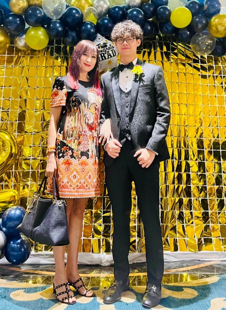 nữ hoàng ảnh lịch hiền mai 37 tuổi mới có con đầu lòng giờ u60 trẻ đẹp ngang bạn gái tây của con - 7