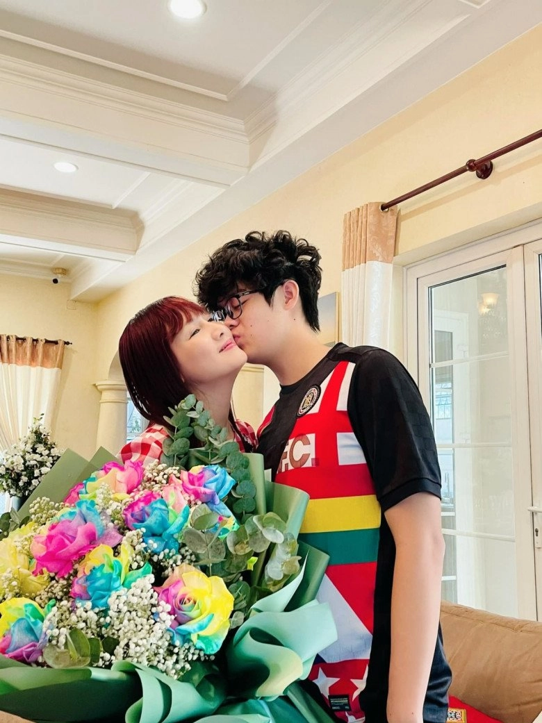 nữ hoàng ảnh lịch hiền mai 37 tuổi mới có con đầu lòng giờ u60 trẻ đẹp ngang bạn gái tây của con - 12