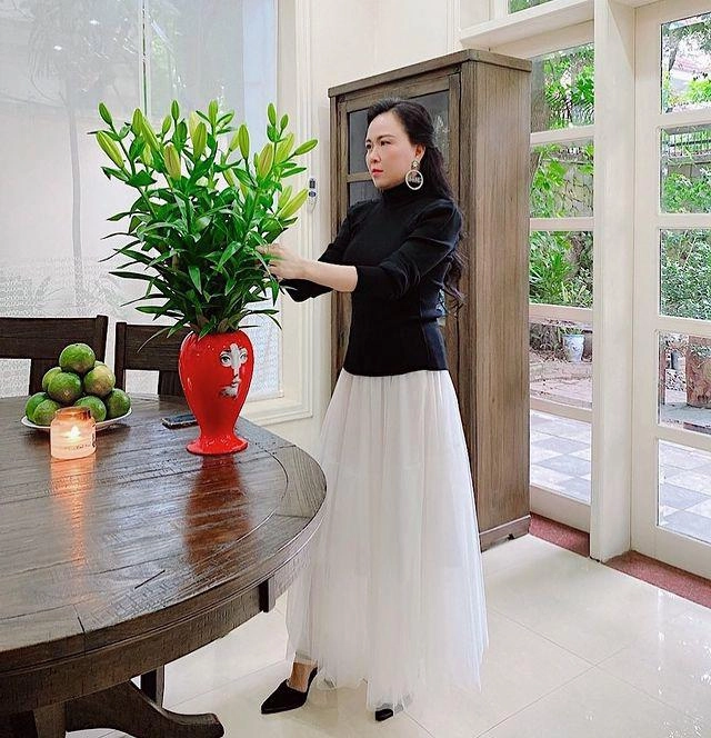 Sau pha chọn váy áo lùm xùm phượng chanel tái xuất không chê được vào đâu - 13