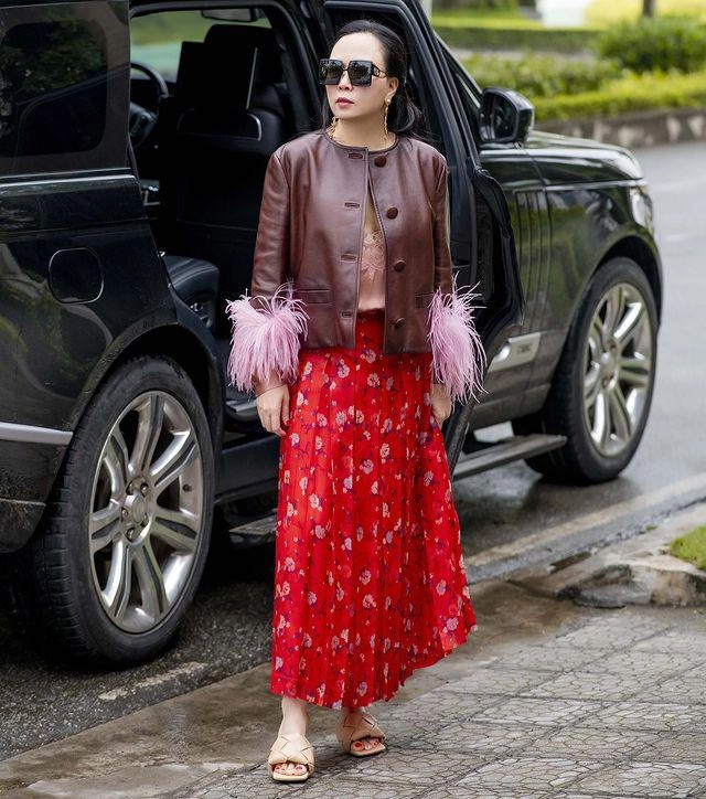 Sau pha chọn váy áo lùm xùm phượng chanel tái xuất không chê được vào đâu - 14