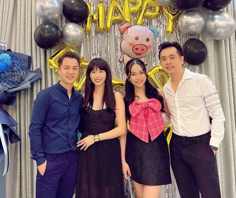 Sinh nhật đăng khôi bà xã u40 đẹp lấn át chồng vì cả da lẫn dáng đều như gái 20 - 4