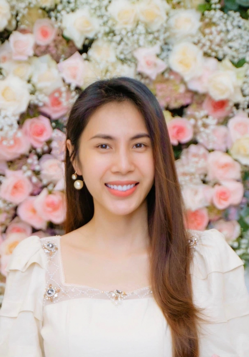 Thuỷ tiên phấn khởi đi lễ chùa nhan sắc mộc mạc được khen ngợi - 9