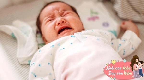 Trẻ thích ưỡn người khi ngủ khiến mẹ lo lắng làm điều này bé ngủ ngon và cao lớn nhanh - 4